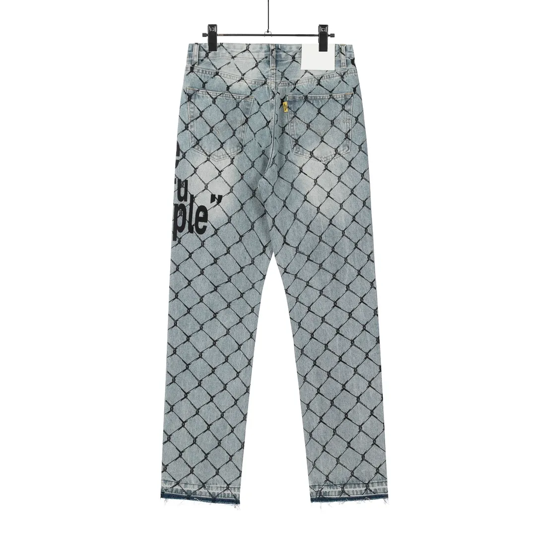 #8114 P240💰 GALLERY DEPT. Barbed wire letter printed denim washed and distressed spliced jeans - Original purchase and pattern making to truly restore the ultimate vintage texture - Original hardware accessories, washed and other elevators, QR code analysis are all purchased from the original factory, high degree of restoration, you are welcome to compare with a certain product~ - Three-dimensional version Loose and comfortable, not picky about the figure, taller and slimmer, factory Seiko, original factory quality control, same style for men and women, can be matched with couples, versatile recommendation Essential jeans for all seasons Color: Blue Size: S-XXL (28-36)